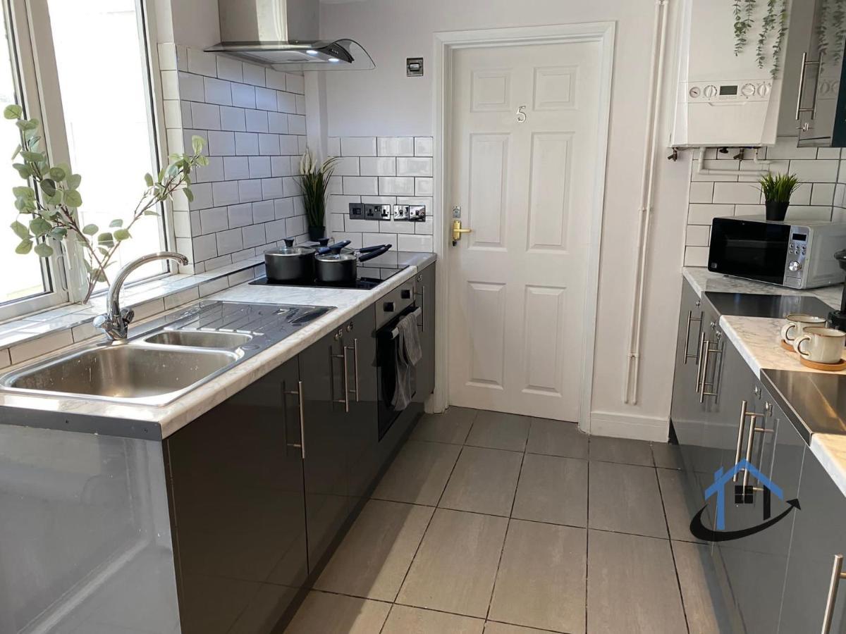Acaster House, X4 Rooms With En-Suites X1 Room Private Bathroom, Street Parking, Close To Train Station Кетеринг Экстерьер фото