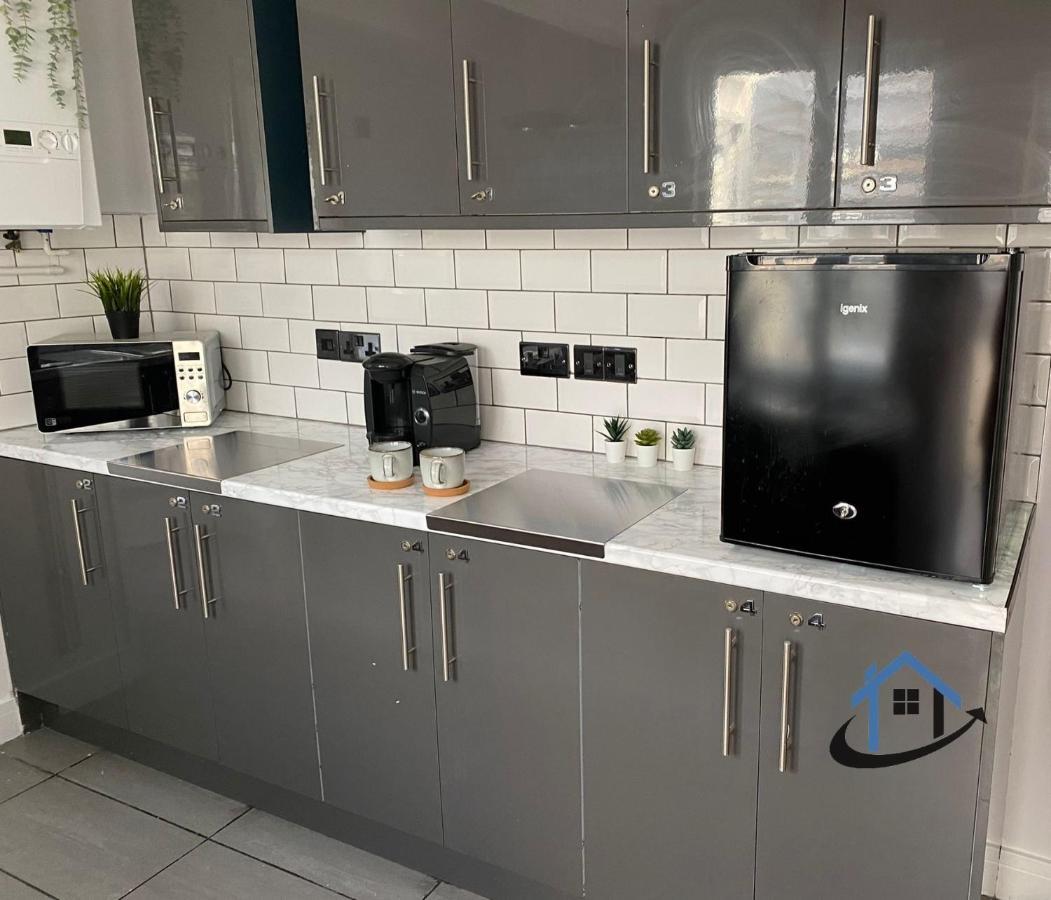 Acaster House, X4 Rooms With En-Suites X1 Room Private Bathroom, Street Parking, Close To Train Station Кетеринг Экстерьер фото