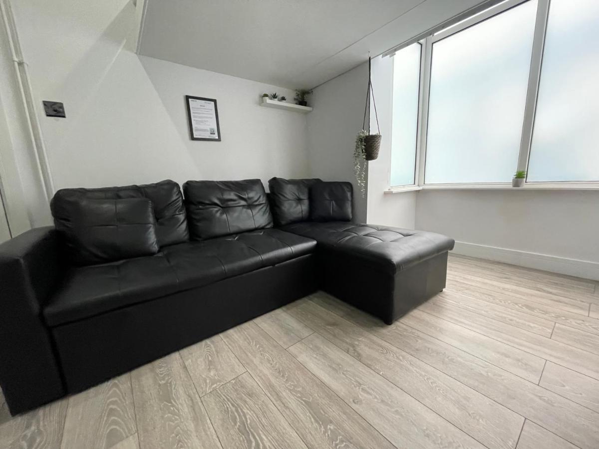 Acaster House, X4 Rooms With En-Suites X1 Room Private Bathroom, Street Parking, Close To Train Station Кетеринг Экстерьер фото