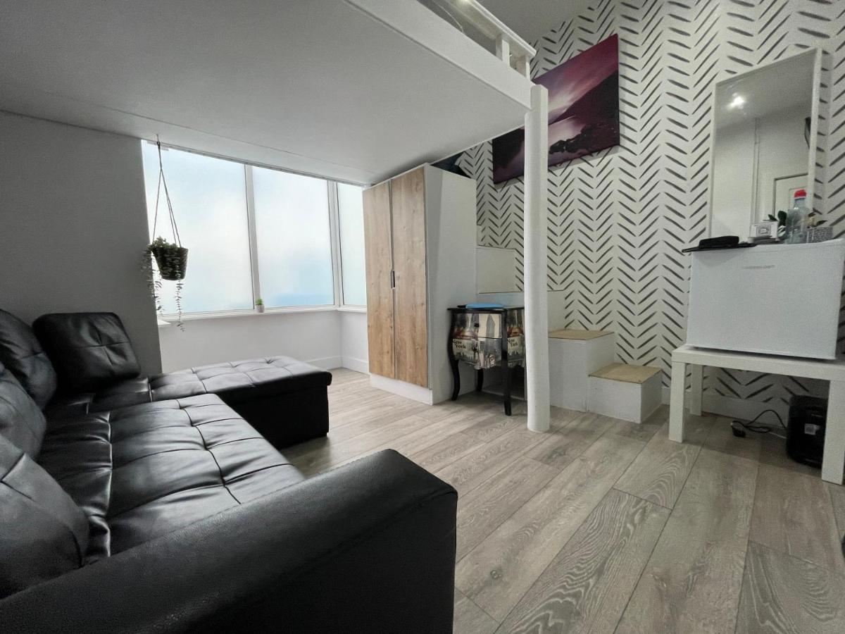 Acaster House, X4 Rooms With En-Suites X1 Room Private Bathroom, Street Parking, Close To Train Station Кетеринг Экстерьер фото